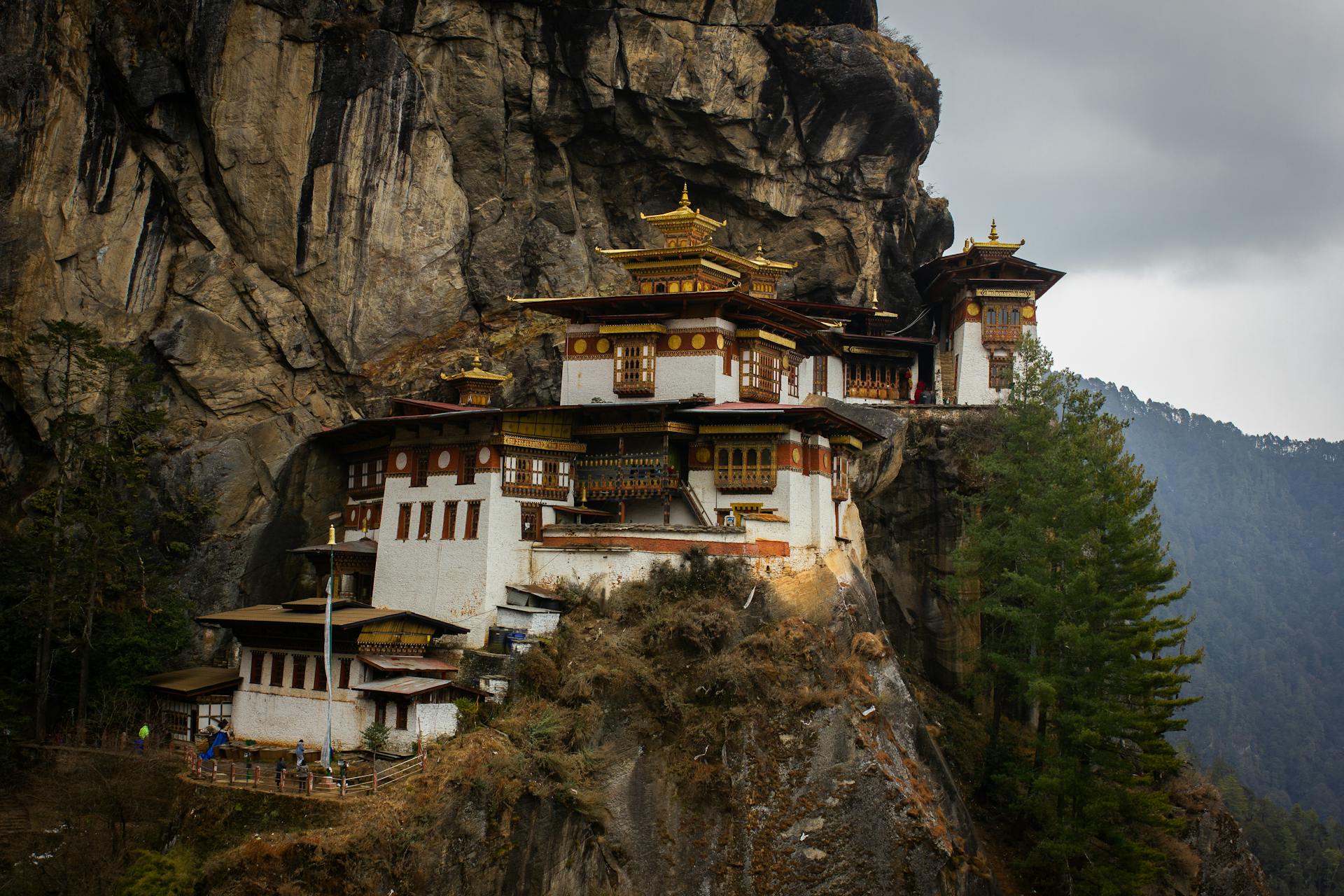 paro popular destination in bhutan